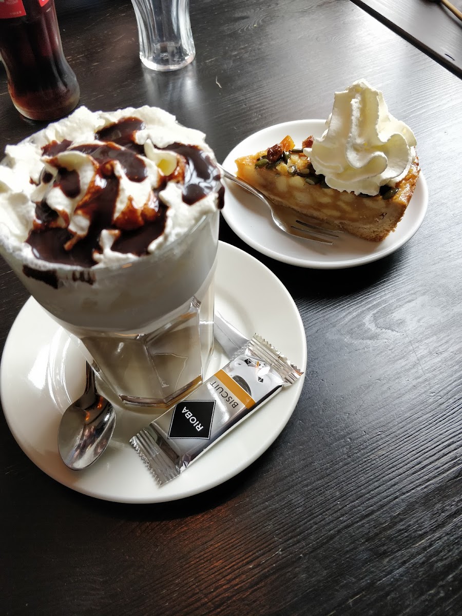 Croissanterie The Fiftie's Photos 2